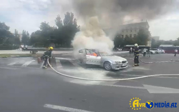 Şəhərin mərkəzində “BMW” yandı - Video