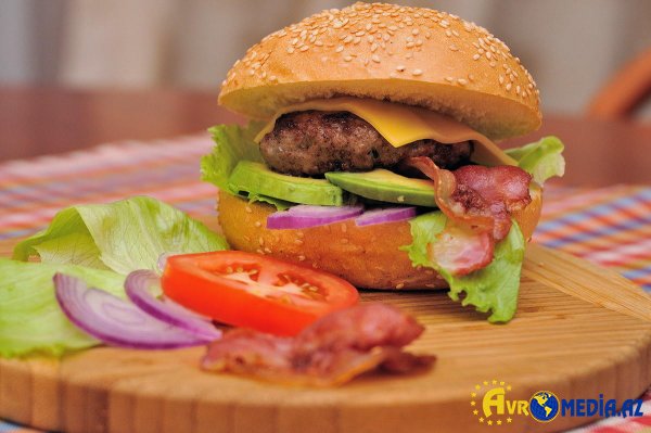 İsti havada dönər, burger yeyənlərin diqqətinə!