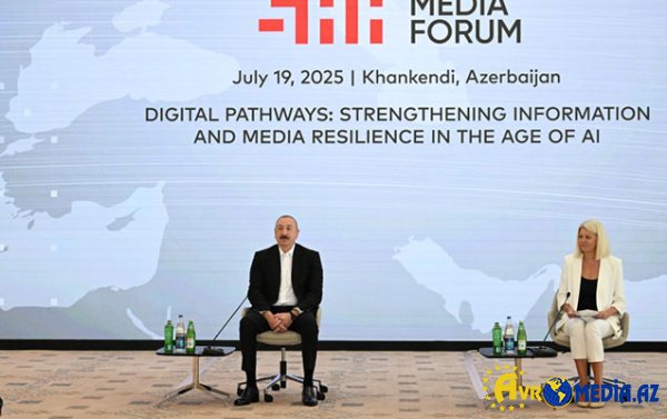 İlham Əliyev Xankəndidə Forumda iştirak edir