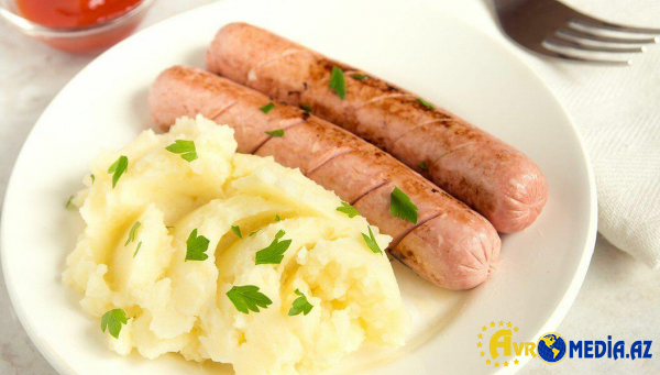 Bir sosisdə 11 xəstəlik riski var... Ehttiyyatlı olun