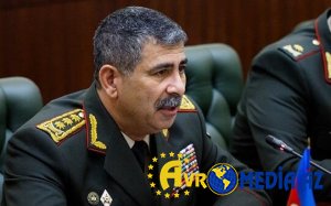 Müdafiə naziri türkiyəli şəhid ailələri ilə görüşdü