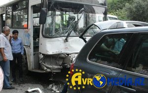 Sərnişin avtobusu qəza törətdi