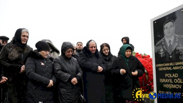 Şəhid general-mayor Polad Həşimovun xatirəsi anıldı.