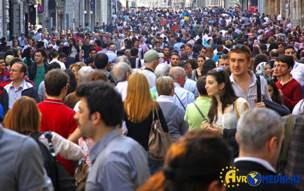 Dünya əhalisinin sayı rekorda yaxınlaşır
