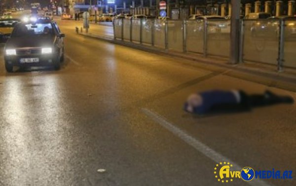 Bakıda maşın yolda uzanmış oğlanın üstündən keçdi