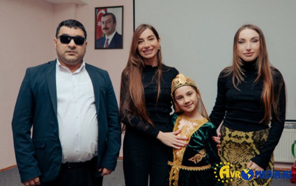 Arzu və Alena Əliyevalar sığınacaqda