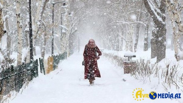 Bakıya qar yağır