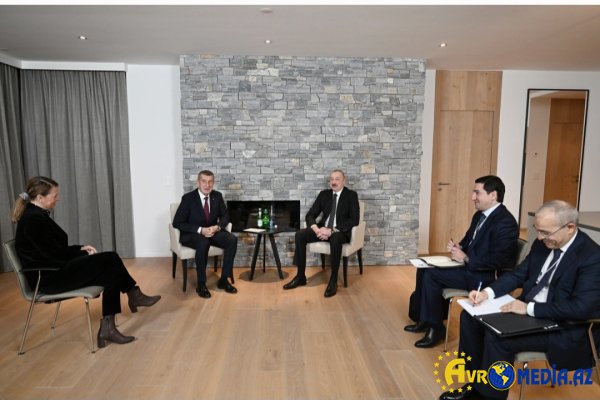 Prezident İlham Əliyev Davosda Çexiyanın baş naziri ilə görüşüb