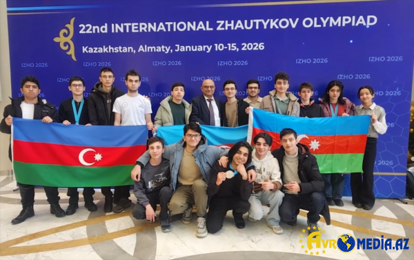 Qazaxıstandan 10 medalla qayıdan məktəblilərimiz.