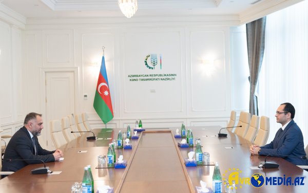 Nazir “Yüksəliş”in qalibləri ilə görüşdü