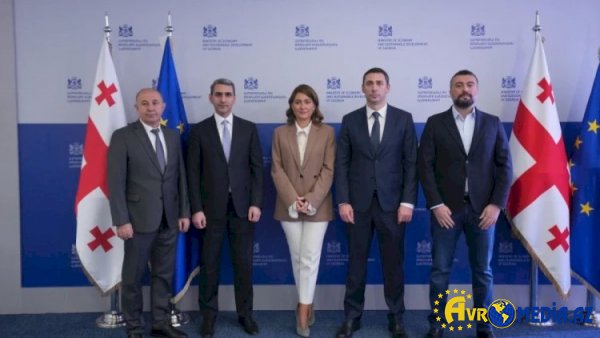 Bakı–Tbilisi–Qars dəmir yolu üzrə müqavilələr imzalandı