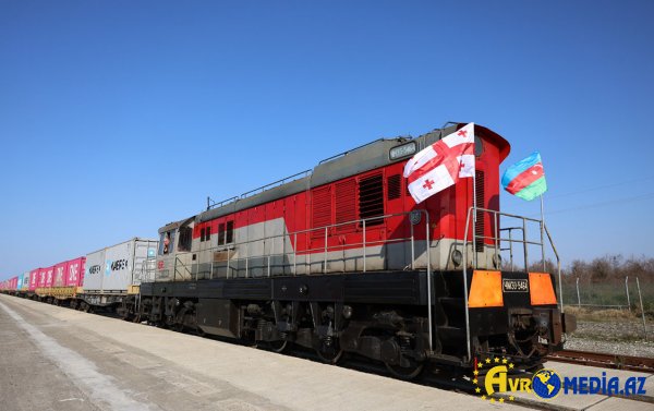 Poti-Bakı ekspres blok-qatarı yola salındı.