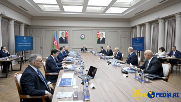 Əli Əsədovun rəhbərliyi ilə İqtisadi Şuranın iclası keçirildi