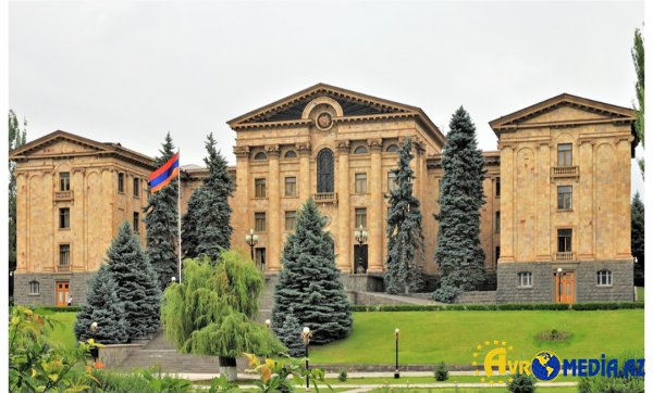 Ermənistanda parlament seçkiləri bu tarixdə keçiriləcək