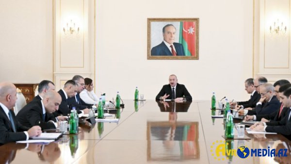 Prezident məmurlara tapşırıqlar verdi.