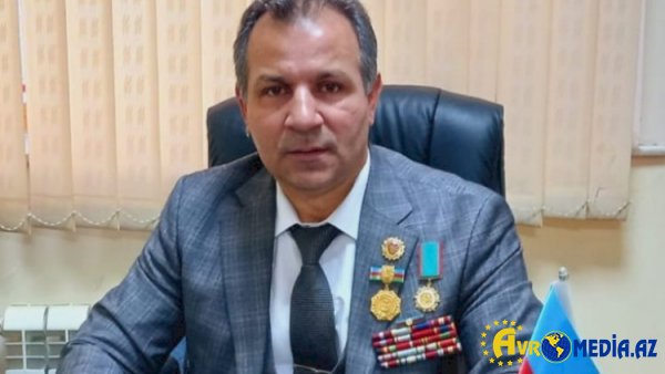 Qanunsuz orden-medallar təsis edən QHT rəhbərinin məhkəməsi başladı