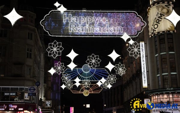 Londonun məşhur küçəsi Ramazana görə bəzədildi