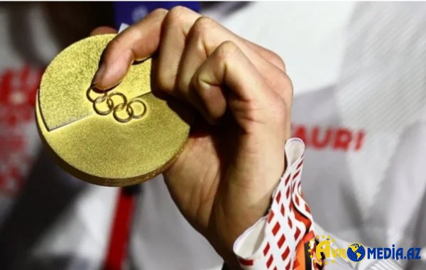Medallar uşaqlara verilir, siyirtmələrdə saxlanılır.