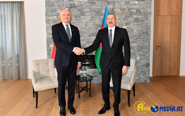 Prezident həmkarını təbrik etdi