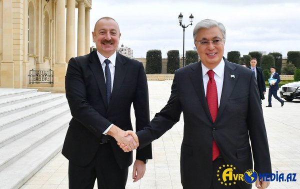 Əliyev Tokayevi təbrik etdi