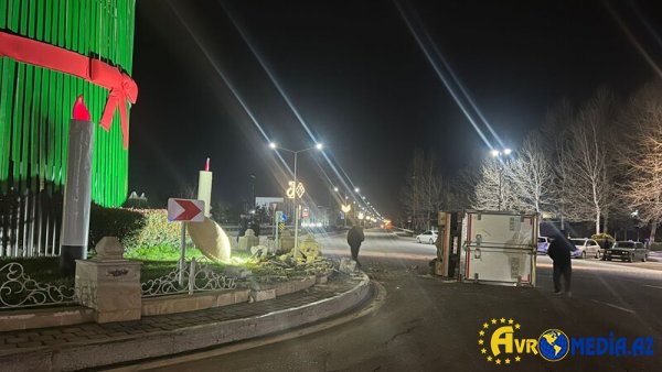 Yevlaxda yük maşını aşdı-Səməni KOMPLEKSİ...