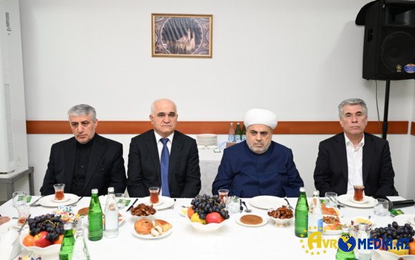 Bakıda Ayətullah Seyid Əli Xameneinin anım mərasimi keçirildi.