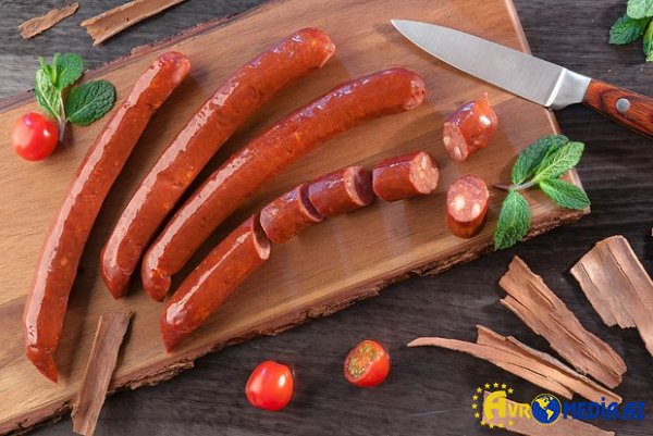 Kolbasa və sosiska təhlükəsi.