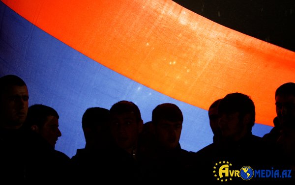 Ermənistanda seçkiöncəsi durum gərginləşdi.