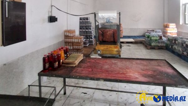 Bakıda içki sexində biabırçı mənzərə.
