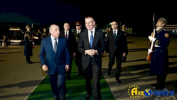 Latviya Prezidenti Azərbaycana rəsmi səfərə gəldi