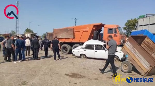 Ağcabədidə ağır qəza - Ölən var, ata və övladları yaralıdır