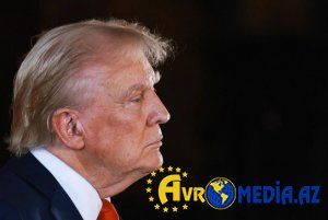 Tramp İran gəmilərini məhv etməklə hədələdi.