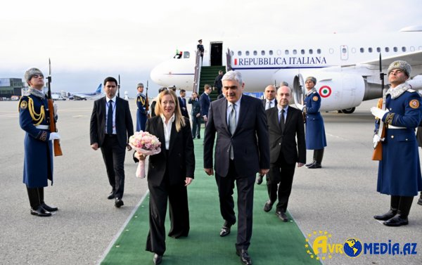 Meloni Azərbaycana gəldi.