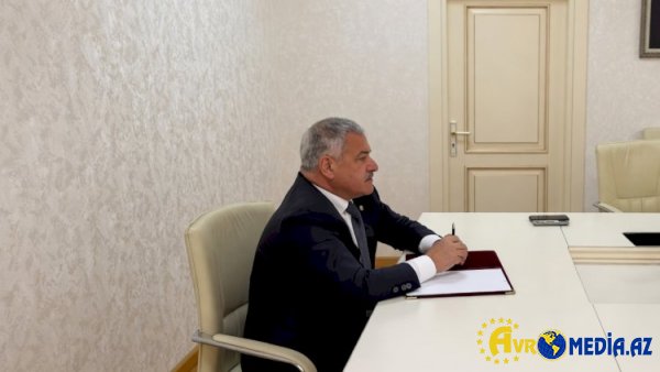 İcra başçısının bu hərəkəti tənqid olundu