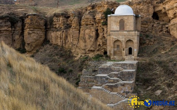 624 yaşı olan türbə bu il bərpa olunacaq