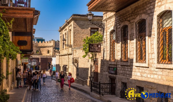 Azərbaycana turist axını azalıb.