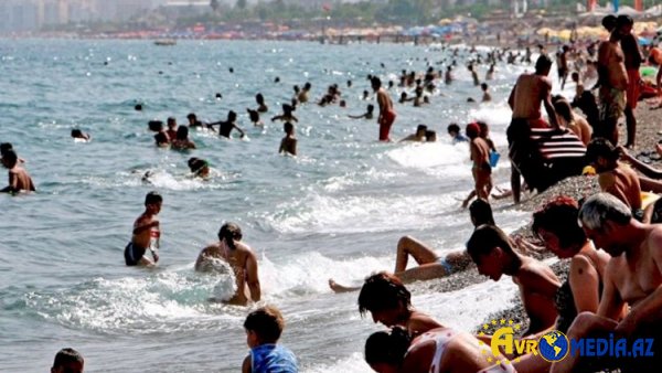 Çimərliklərdə siqaret çəkmək qadağan olunur.