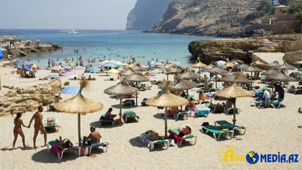 Məşhur turizm adaları ənənəvi müsəlman geyimlərini qadağan edə bilər