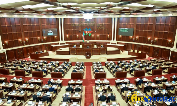 Milli Məclisin növbədənkənar sessiyasının növbəti iclası başlayıb