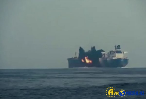 Yəmən sahillərində tanker qumbaraatanla atəşə tutulub