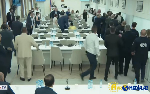 İrəvan Ağsaqqallar Şurasının iclasında dava