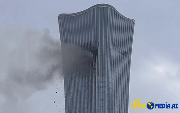 Çində təyyarə 109 mərtəbəli binaya çırpıldı
