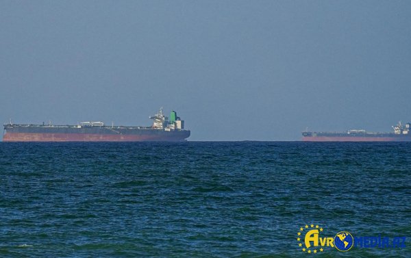 Hörmüzdə daha bir tanker vuruldu