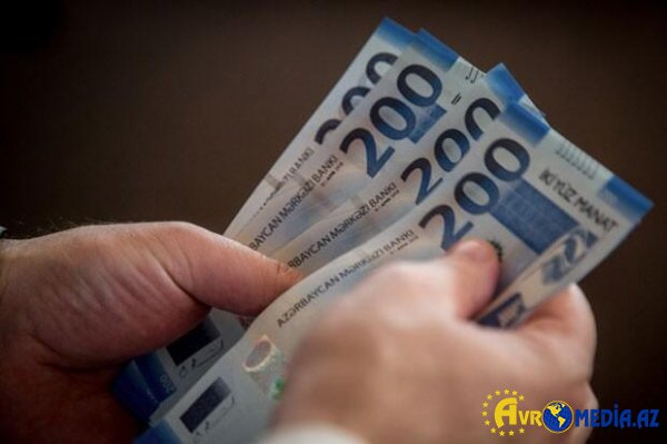 Bu müəllimlər 2000 manatdan çox maaş alır