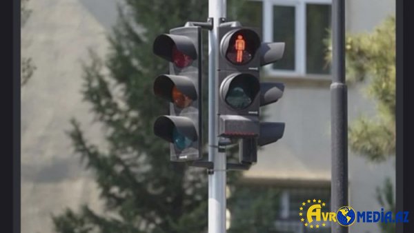 Sürücülər üçün vacib dəyişiklik – İşıqforlara yeni işarə əlavə edildi