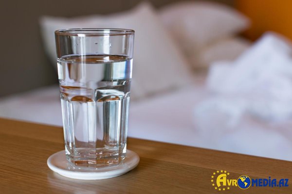 Yayda buzlu su içmək təhlükəlidirmi?