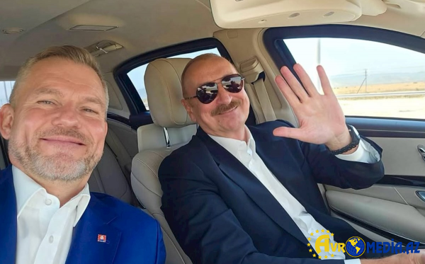 Prezidentin maşınında selfi çəkdi